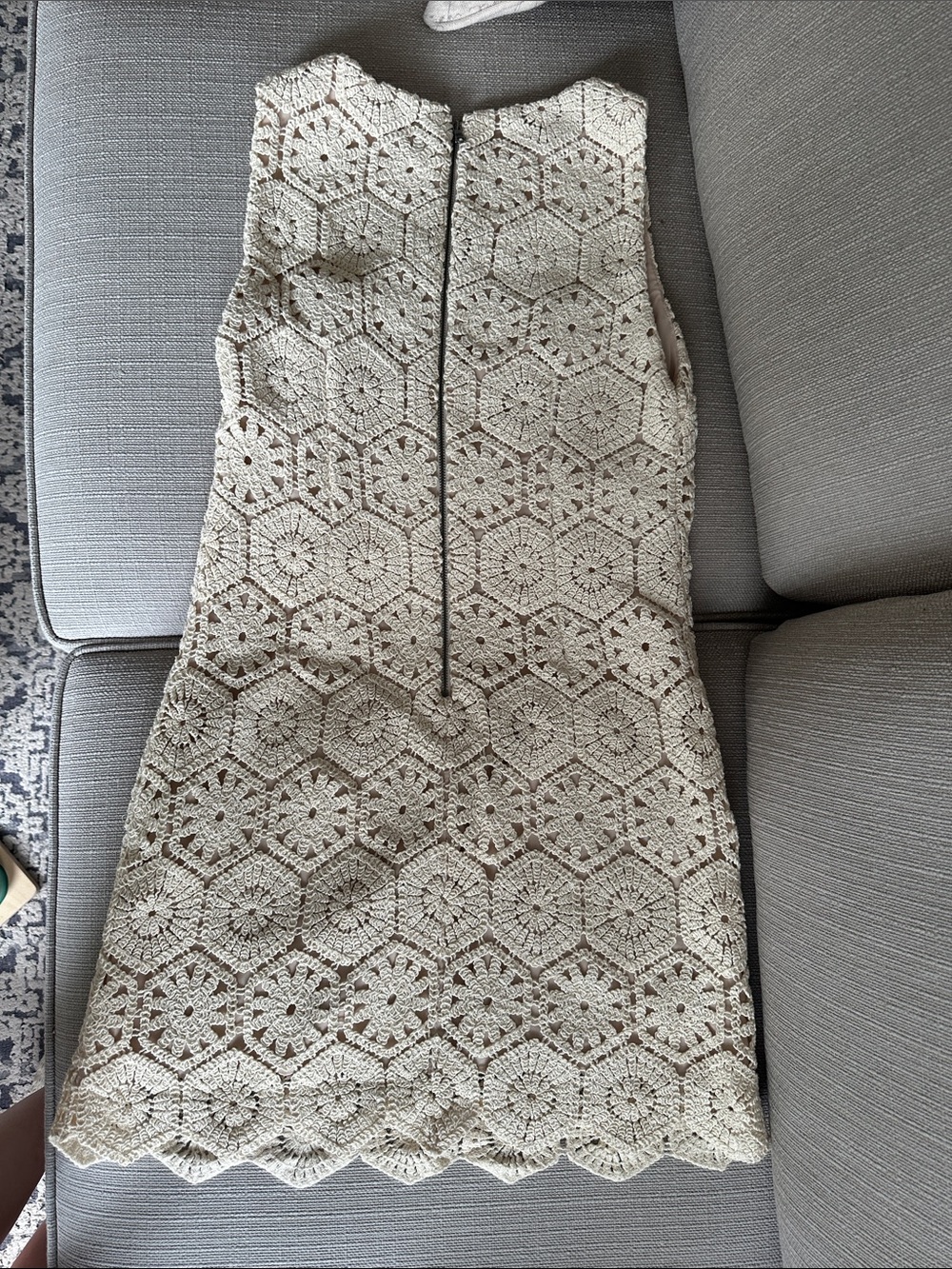 Alice + Olivia Clyde Cream Crochet Lace Shift Dress size 4 - Picture 6 of 10
